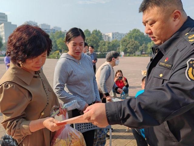 平顶山市湛河区：宣督并举引导文明养犬